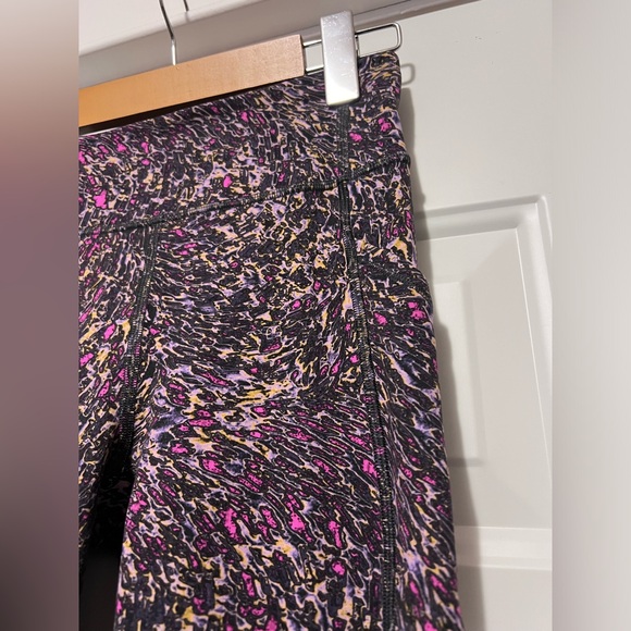 Wunder Train Hi Rise with Pockets (size 6) - Picture 3 of 4